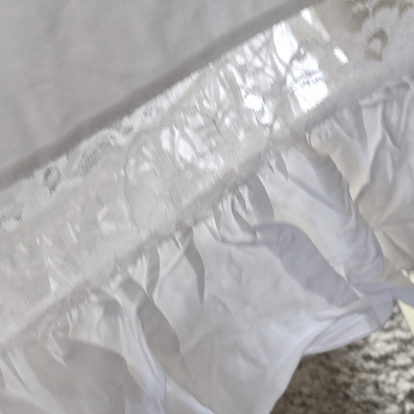 Off the shoulder Victorian nightgown - Picture 3 of 3